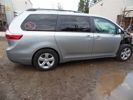 2017 TOYOTA SIENNA LE SILVER 3.5 AT 2WD Z19877